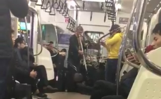 トローンボーン 京浜東北線 ゲリラライブ
