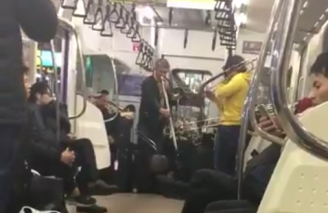 トローンボーン　京浜東北線　ゲリラライブ