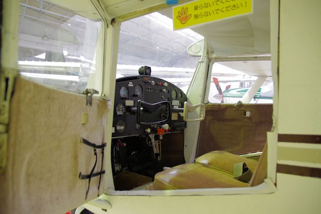 現役飛行機の間近で食事ができる調布「プロペラカフェ」に潜入