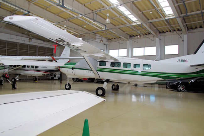 現役飛行機の間近で食事ができる調布「プロペラカフェ」に潜入