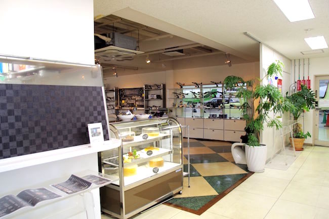 現役飛行機の間近で食事ができる調布「プロペラカフェ」に潜入