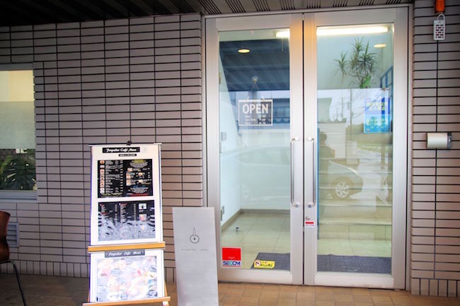 現役飛行機の間近で食事ができる調布「プロペラカフェ」に潜入