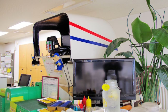 現役飛行機の間近で食事ができる調布「プロペラカフェ」に潜入