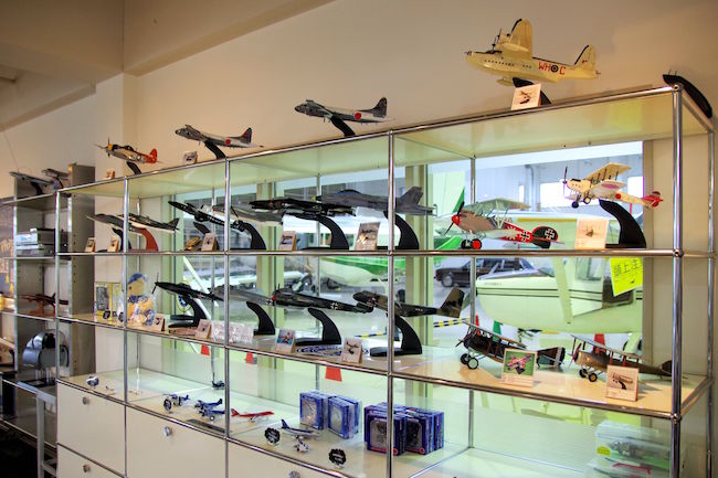 現役飛行機の間近で食事ができる調布「プロペラカフェ」に潜入