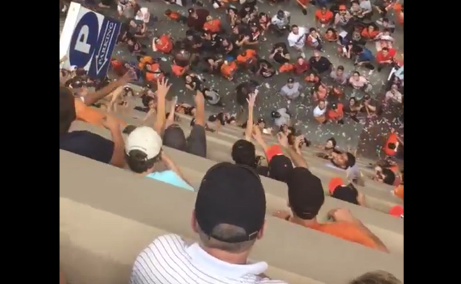 アストロズ　帽子　感動　動画