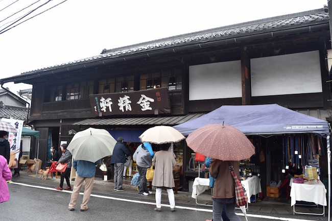 甲州街道の旧宿場町で開催される、「台ケ原宿市」はなぜ人気なのか?