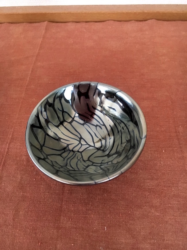 陶芸史上最大の謎を追い求めて。妖艶に輝く「大山焼き」の可能性