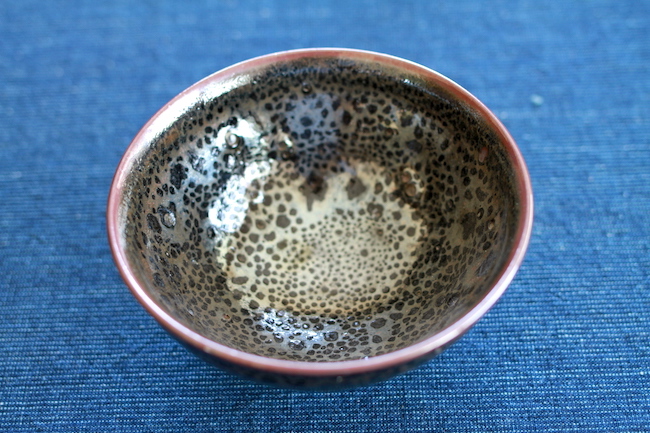 陶芸史上最大の謎を追い求めて。妖艶に輝く「大山焼き」の可能性