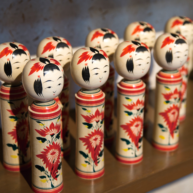 海外が驚いた伝統の職人芸。日本の「こけし」が海外でブームに