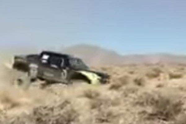 ViRATES 自動車 動画 衝撃