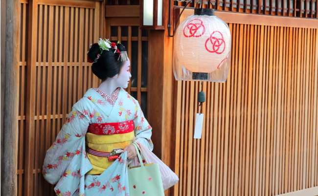 お座敷遊びはちと高い。京都ツウが教える舞妓さんと出会える場所