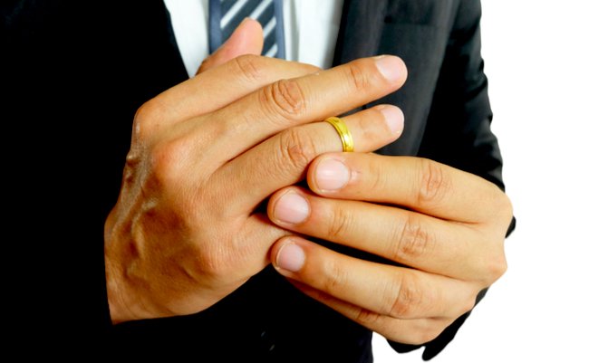 指輪 不倫 結婚 ツイッター