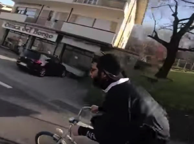 ViRATES 動画　神父　