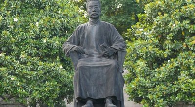 Shanghai_-_Lu_Xun_statue