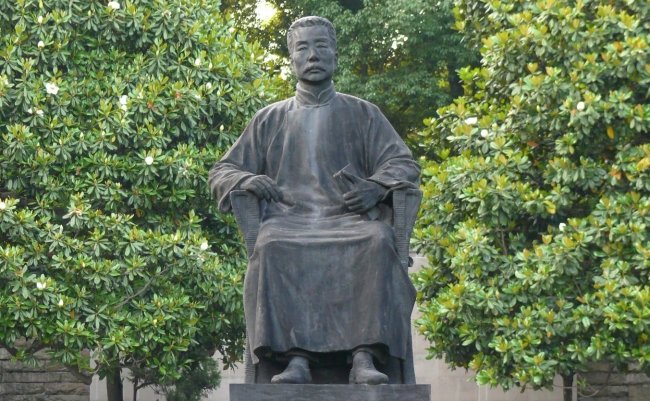 Shanghai_-_Lu_Xun_statue