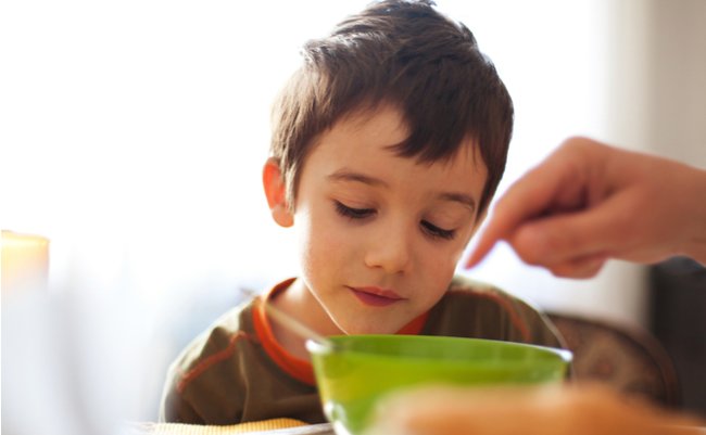 子供に「食事は残さず食べるべき」と言うのは正しいことなのか？
