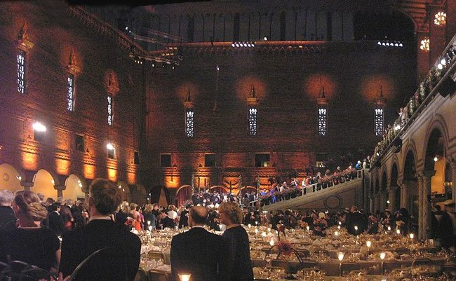 1024px-Panoramic_Shot_Nobel_Banquet_2005