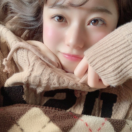 美少女“ほのぴぴ”萩田帆風の“萌え袖ニット”が話題!