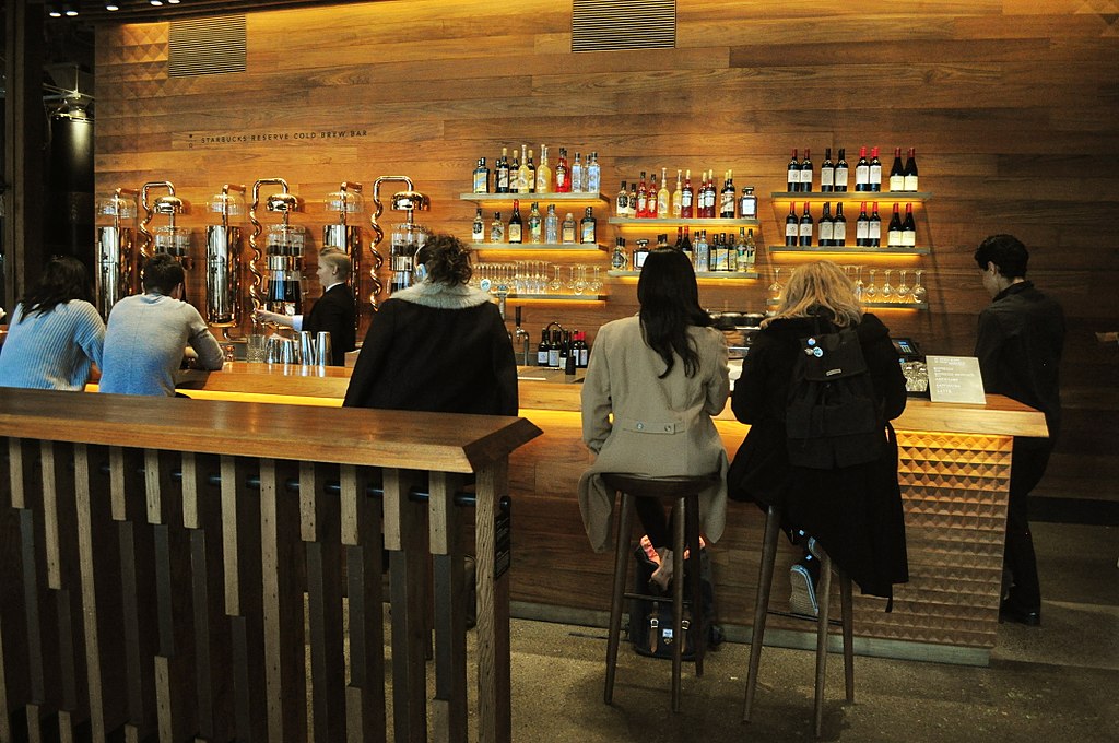 1024px-Starbucks_Reserve_Roastery_interior_15