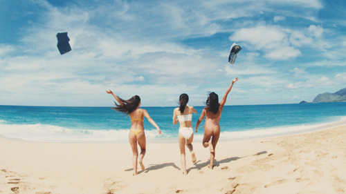 AAA 宇野実彩子が水着姿ではしゃぐ!新曲『mint』初披露