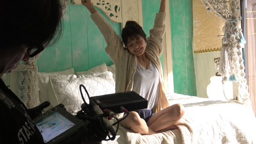 AAA 宇野実彩子が水着姿ではしゃぐ!新曲『mint』初披露