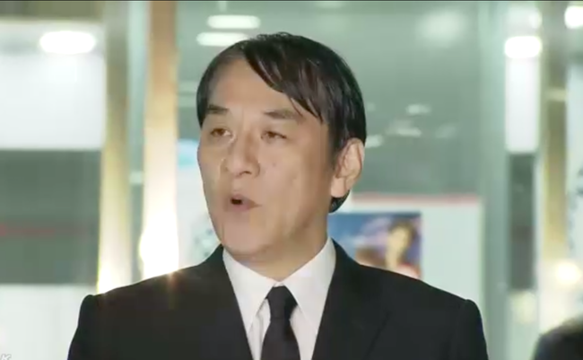 ピエール瀧19時すぎに保釈。黒のスーツ姿で深々と頭下げ謝罪