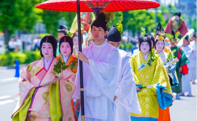 京都で感ずる平安貴族の香り。源氏物語にも描かれた葵祭を訪ねる
