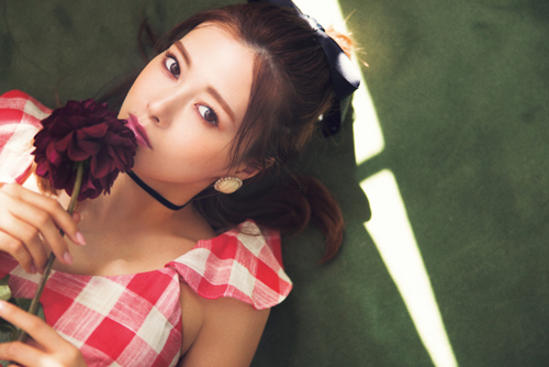 白石麻衣、「LARME」レギュラーモデル卒業以来の誌面に