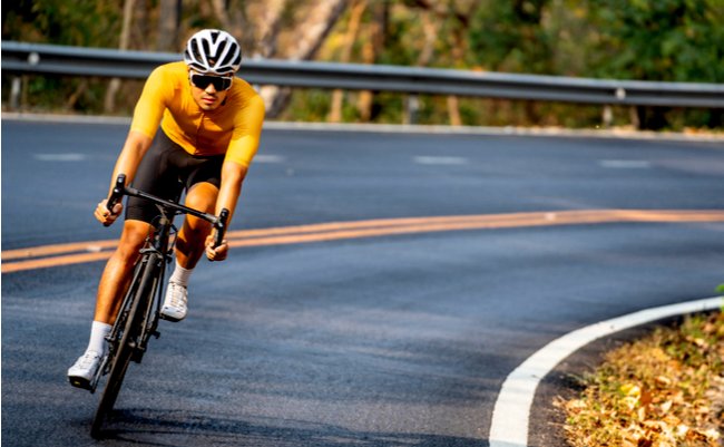 人気の自転車。トレーニングの効率を上げるサプリメントの摂取法