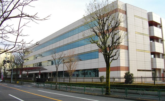 1600px-Japan_Pension_Service_Headquarters1
