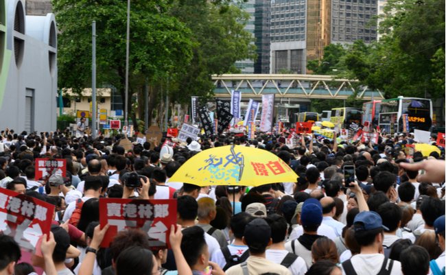 香港デモ議会占拠は中国の自作自演。親中派と中国マフィアの陰謀