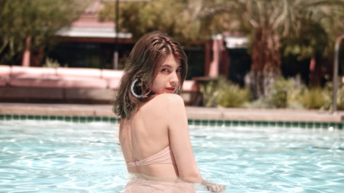 マギーのしなやか美ボディ&うるすべ美肌は女子も必見!