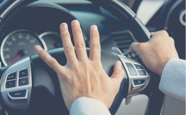 あおり運転の被害者にならないために。路上で身を守る5つの方法