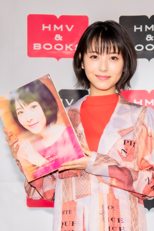 浜辺美波、バースデーケーキに笑顔「かわいいですね」