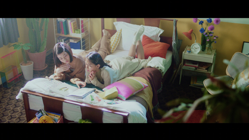 横田ひかる＆ミチ出演！ノーメイク風部屋着姿の動画公開