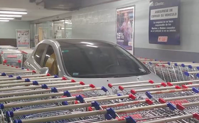 【動画】発想がイイ！ スーパーの迷惑駐車に驚きの懲らしめ方