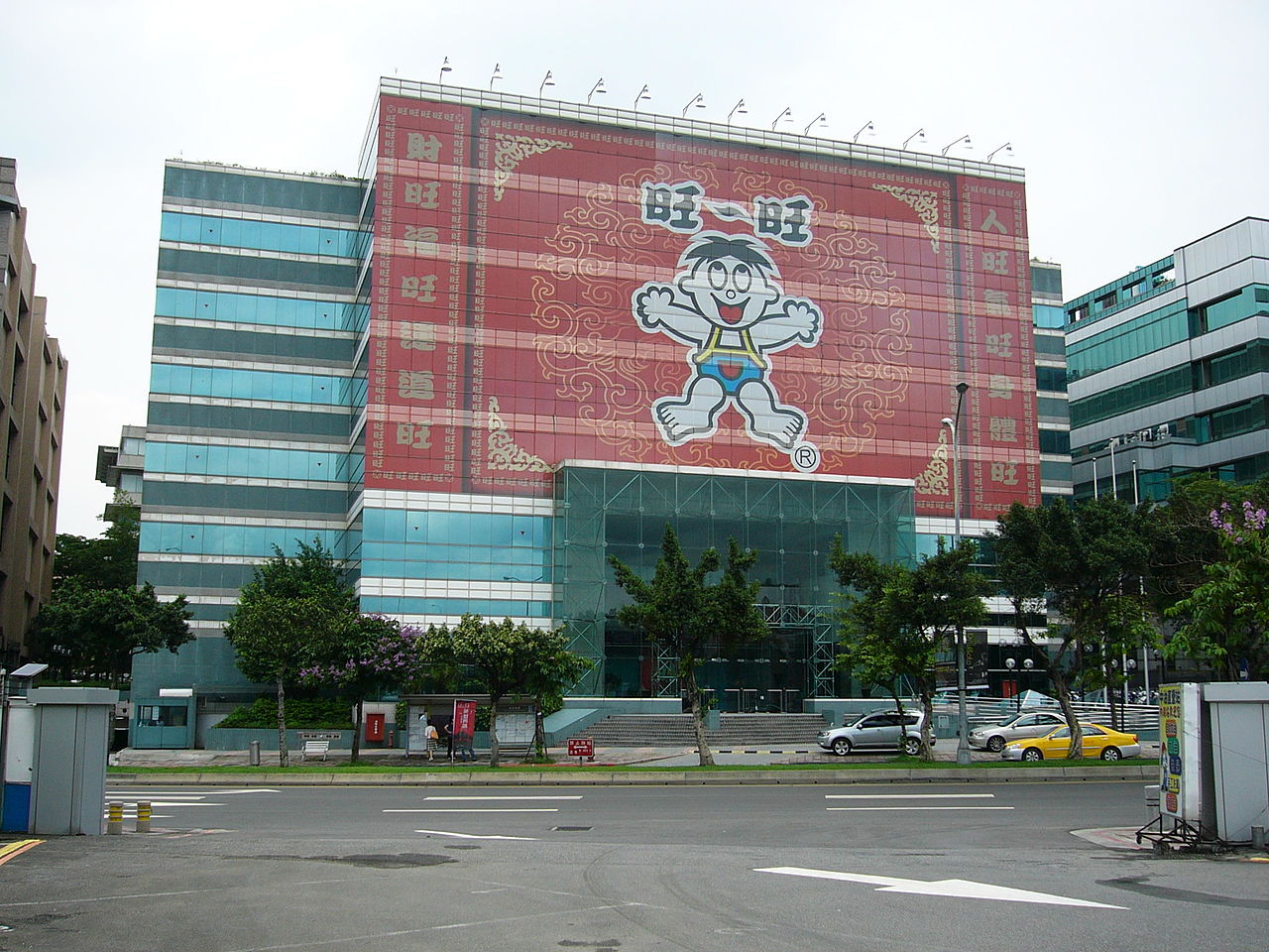 1280px-Hot_Kid_on_ChinaTimes_Square_Building_20100623