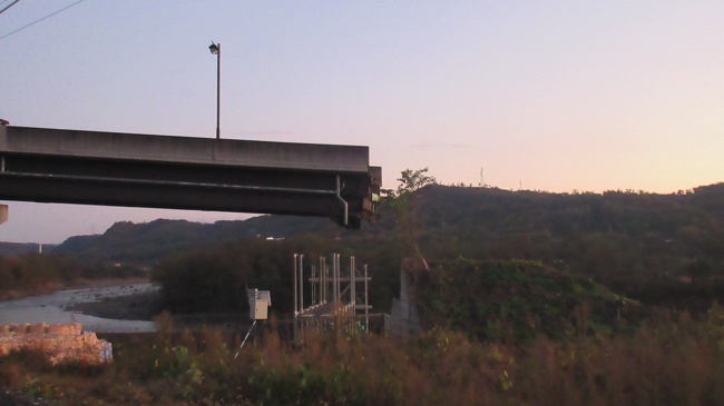 橋が半分流された長野県東御市の海野宿橋