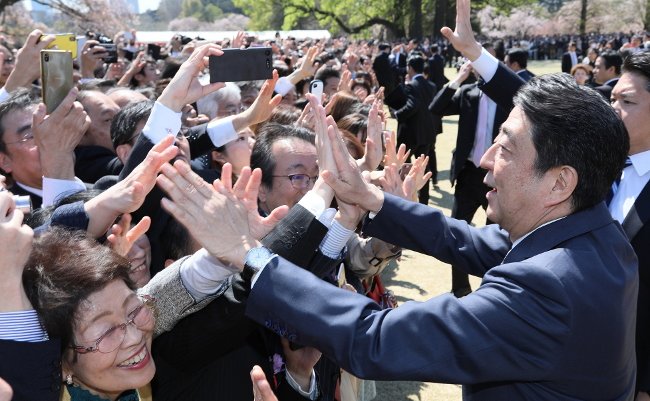 総理の辞任不可避か。明るみに出た「桜を見る会」の不都合な真実