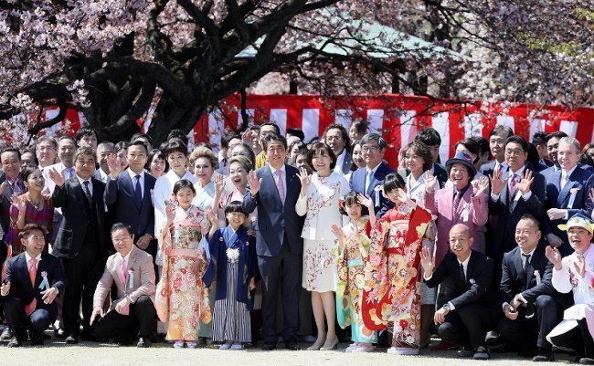 桜を見る会で数千万に関与した疑いのある安倍首相「お友達」の名