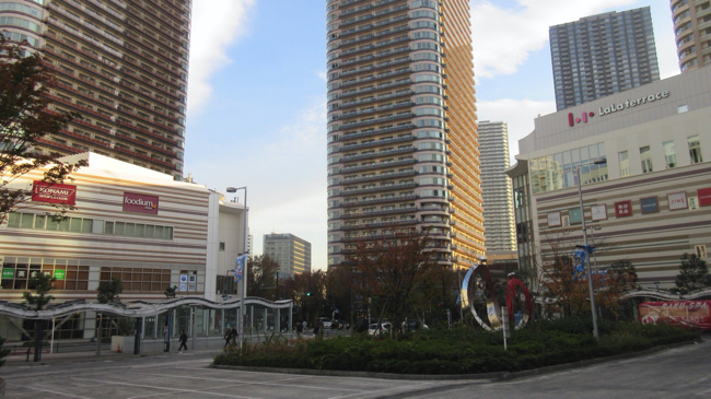 武蔵小杉駅前のタワマン群