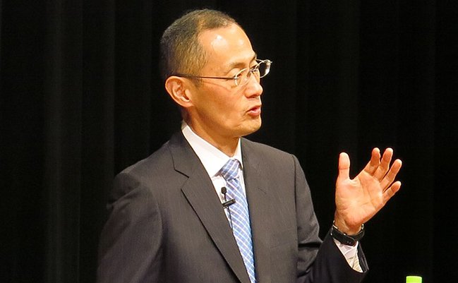 A lecture by the 2012 Nobel laureate in Physiology or Medicine, Dr. Shinya Yamanaka, was held in the Ryukyu Shimpo Hall as part of the joint Next Generation Development Project between OIST and the Ryukyu Shimpo | ノーベル生理学・医学賞受賞　山中伸弥氏講演会「ｉＰＳ細胞がひらく新しい医学―科学者を目指す君たちへ―」 | 沖縄科学技術大学院大学・琉球新報による次世代育成事業の一環で、京都大学iPS細胞研究所所長でノーベル生理学・医学賞を受けた山中伸弥氏の講演会が、沖縄県那覇市の琉球新報ホールで開かれた