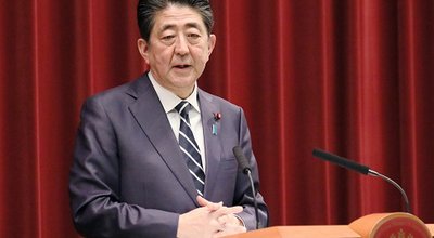 Shinzo_Abe_answering_questions_on_new_imperial_era_name