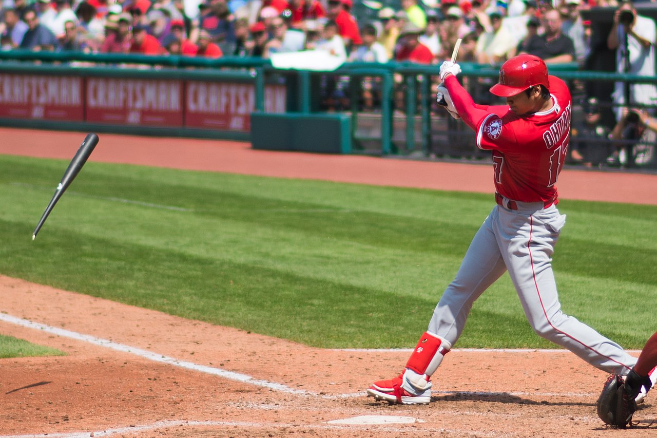1280px-Shohei_Otani_Broken_Bat_(30099159128)