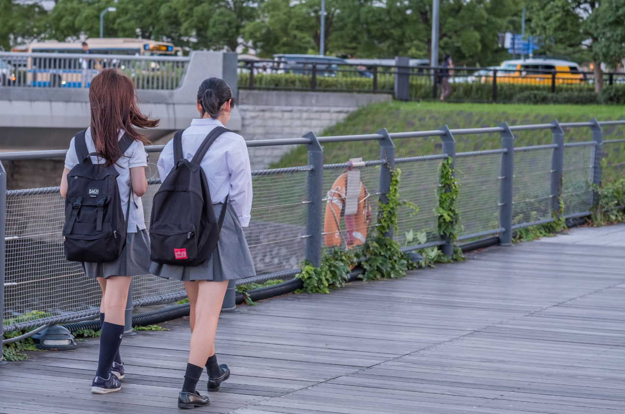 横浜スカートめくり