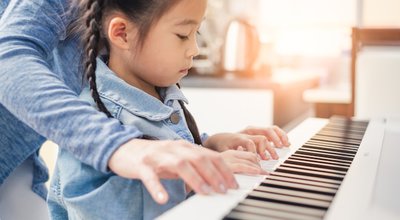 Asian,Young,Pianist,Teacher,Teaching,Girl,Kid,Student,To,Play