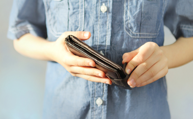 Kid,Holds,A,Wallet,In,His,Hand,,Trying,To,Open