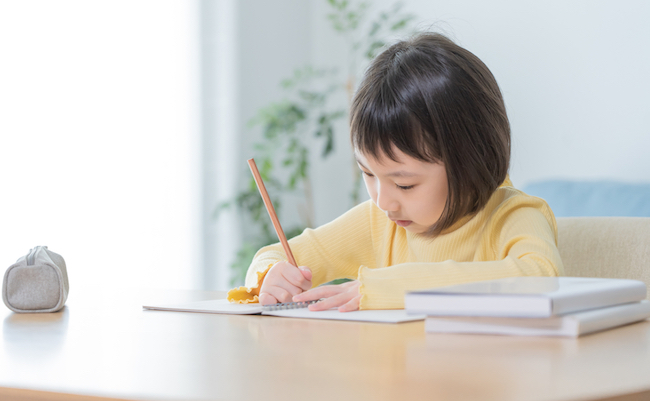 Asian,Child,Studying,In,The,Room