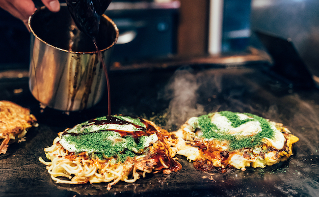 Okonomiyaki,On,Teppanyaki,Pan.,Chef,Pour,The,Salty,Sauce,On