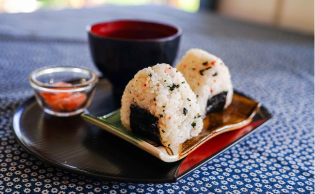 おにぎり1個50円。元路上生活者が赤字ギリギリで食堂を続けるワケ おにぎり1個50円。元路上生活者が赤字ギリギリで食堂を続けるワケ